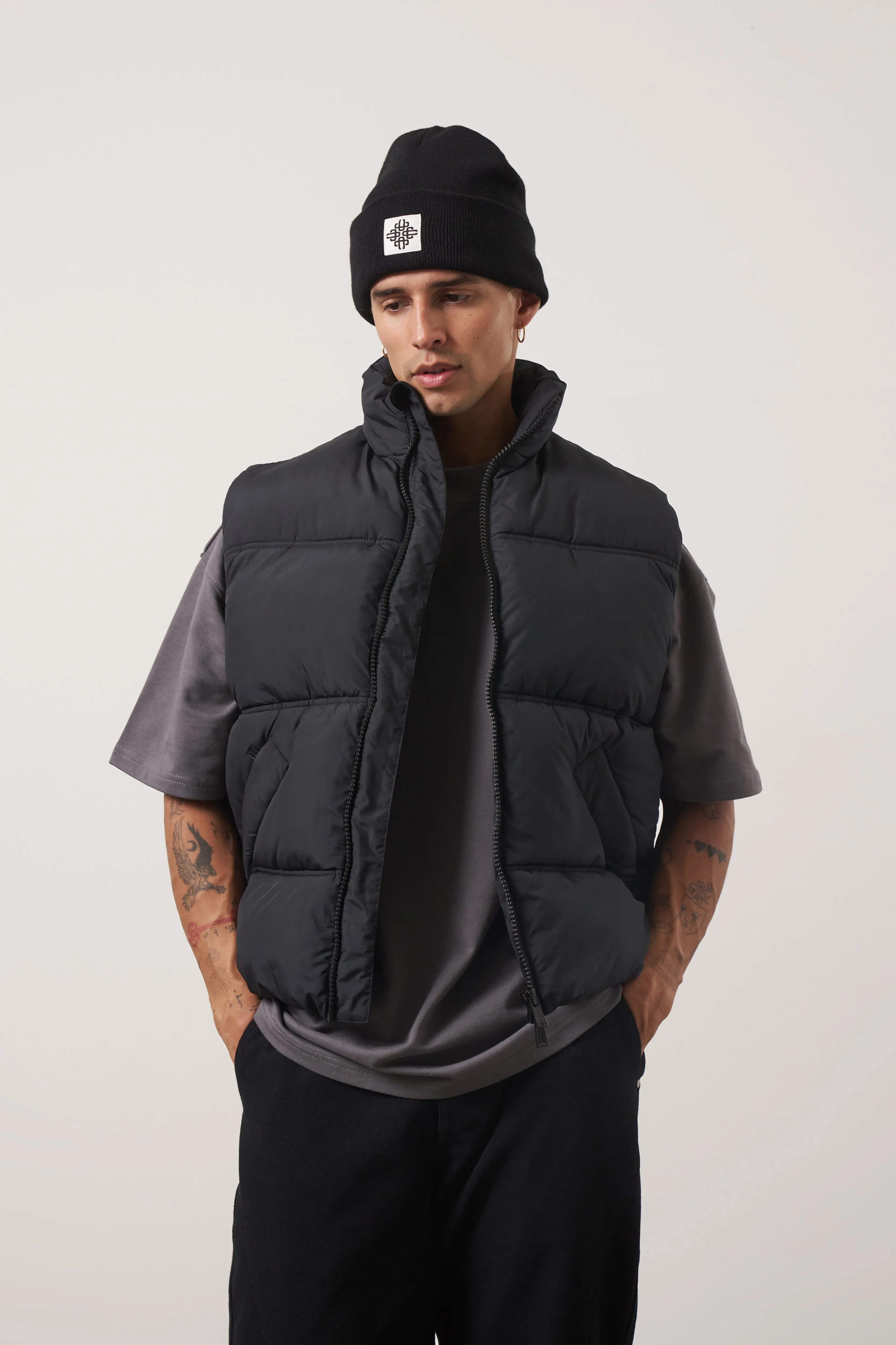 ESSENTIALS MATTE GILET - BLACK