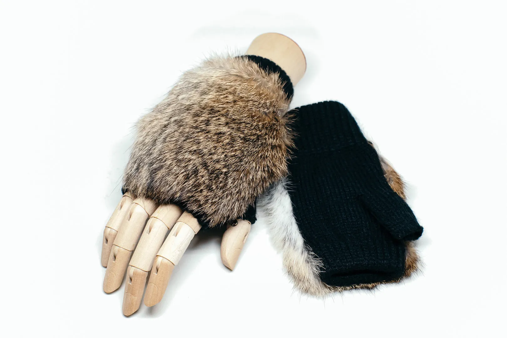 MARQUE LUXE MITTENS: Where Warmth Meets Sophistication